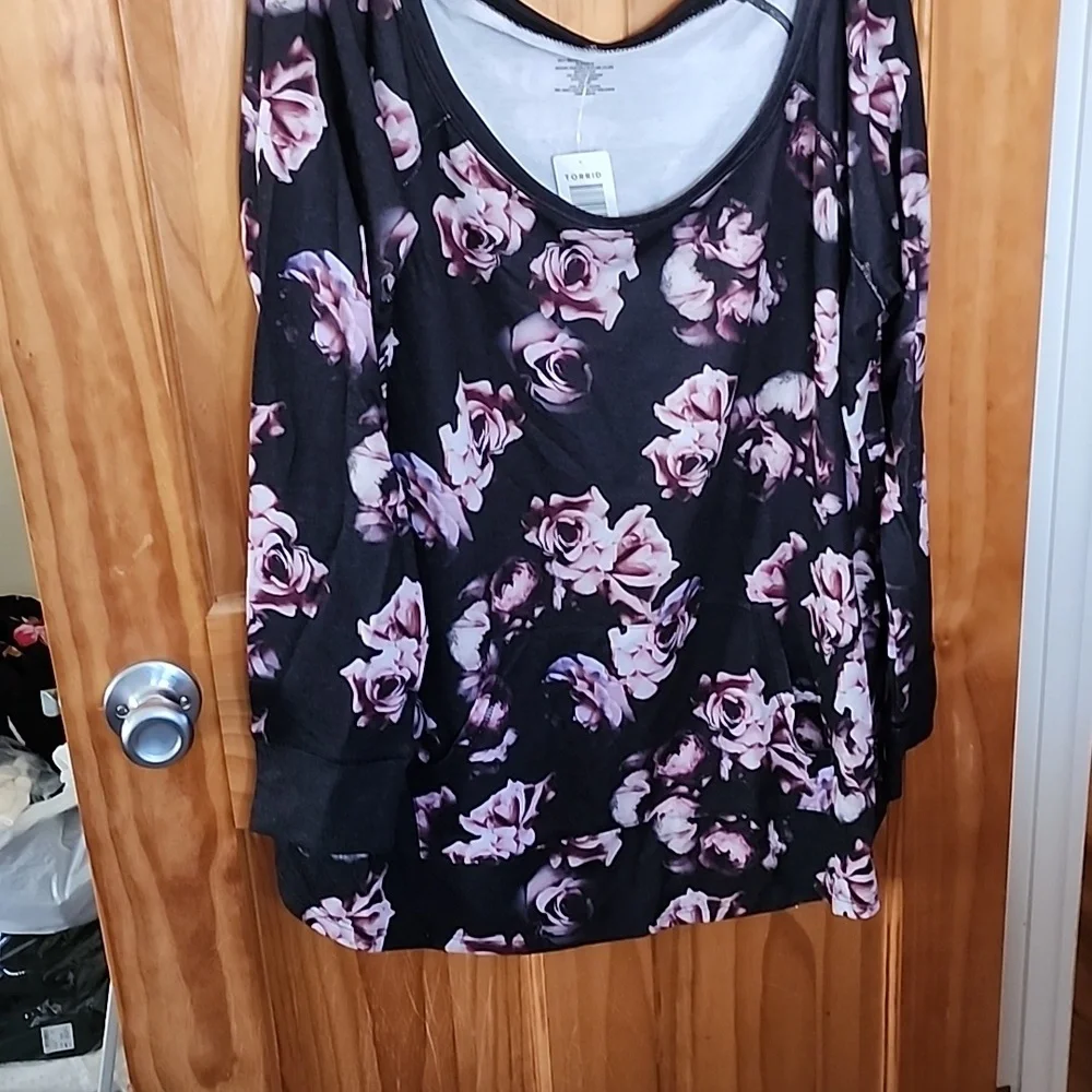 Sweatshirt - Picture 1 of 3